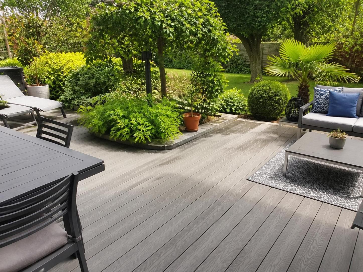 découvrez nos dalles composite extérieur pour métamorphoser facilement et rapidement votre jardin ou terrasse. durable, esthétique et facile à poser, créez un espace extérieur moderne en un clin d'œil.